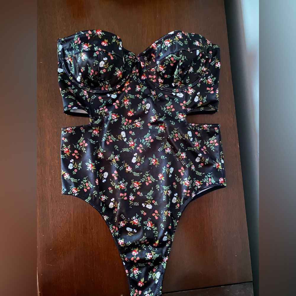 Size: SM strapless floral cut-out body suit